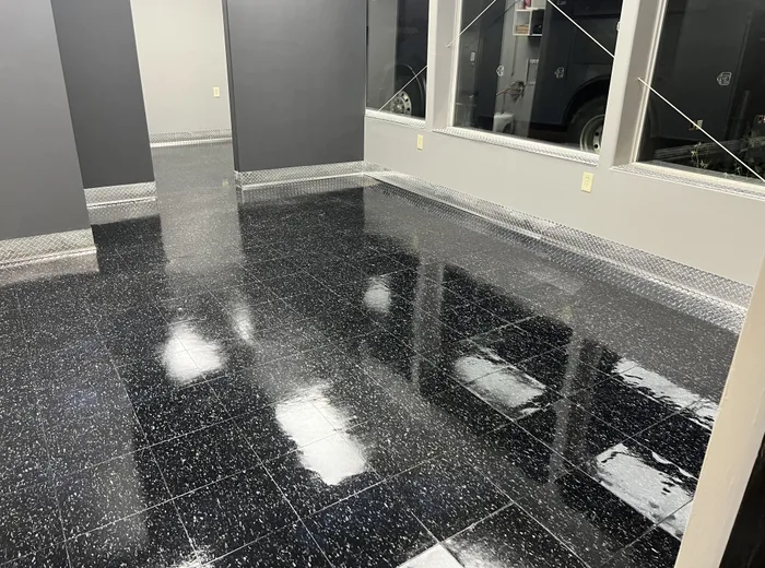 High-gloss floor finish